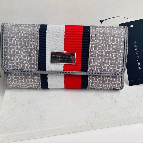 Tommy Hilfiger Handbags - Tommy Hilfiger NWT Gray Women’s Wallet